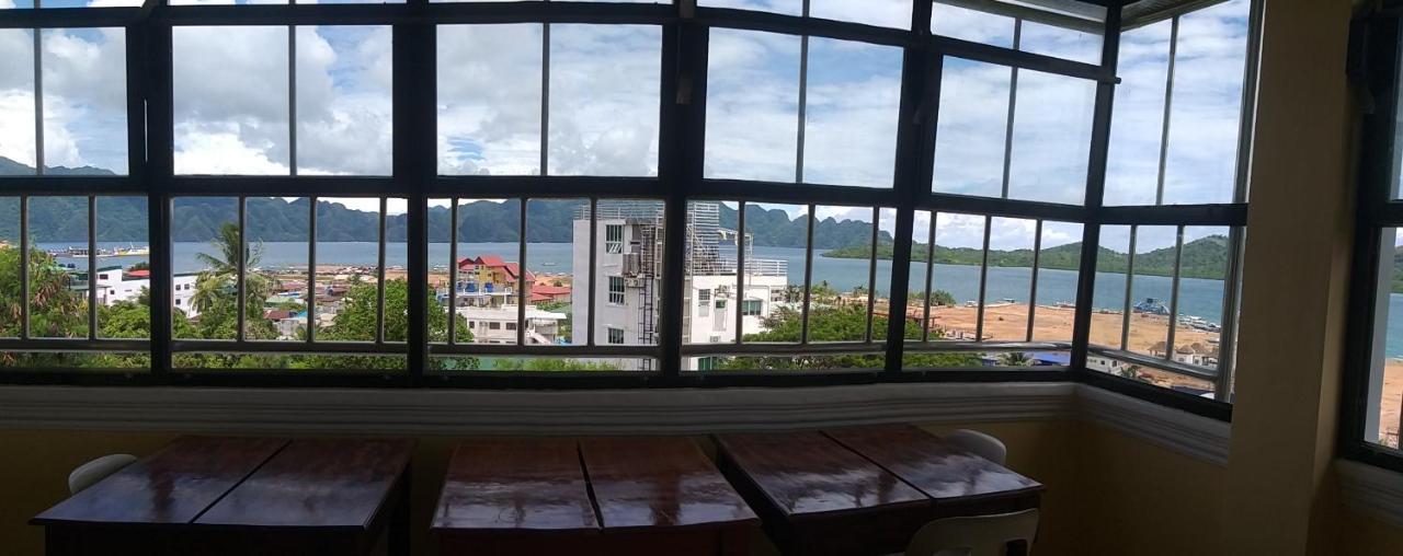 Divine Castle Travelers Inn Coron Exterior photo