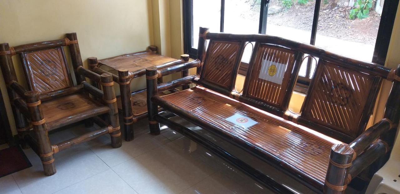 Divine Castle Travelers Inn Coron Exterior photo