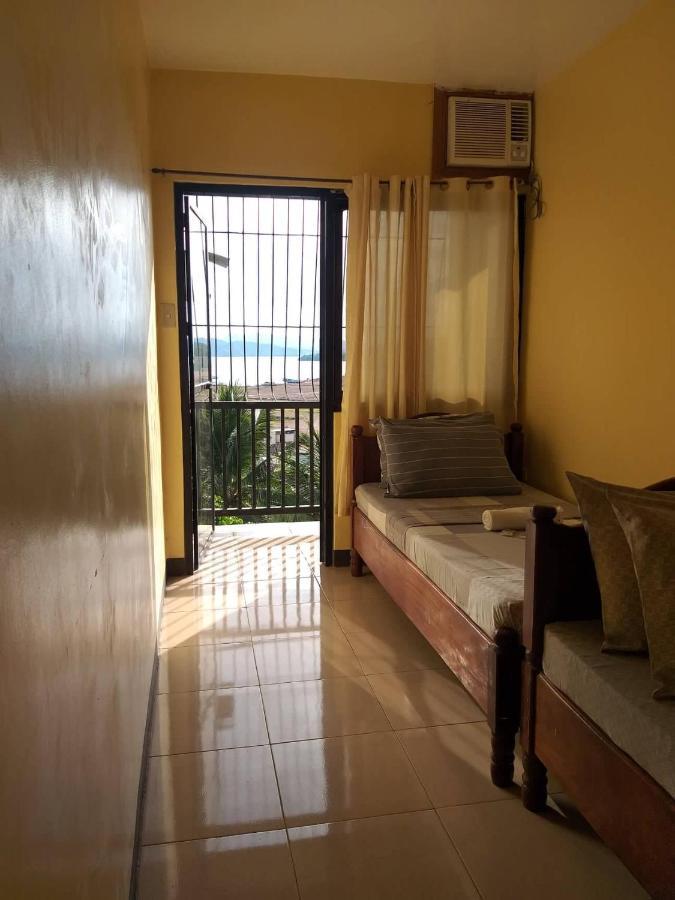 Divine Castle Travelers Inn Coron Exterior photo