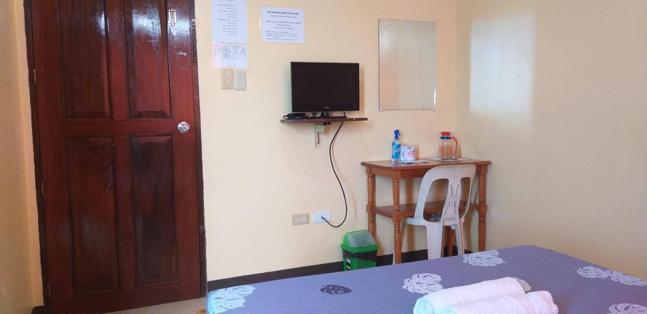 Divine Castle Travelers Inn Coron Exterior photo