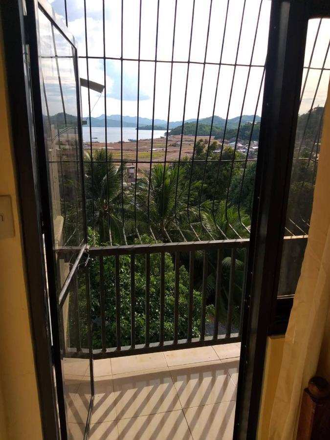 Divine Castle Travelers Inn Coron Exterior photo