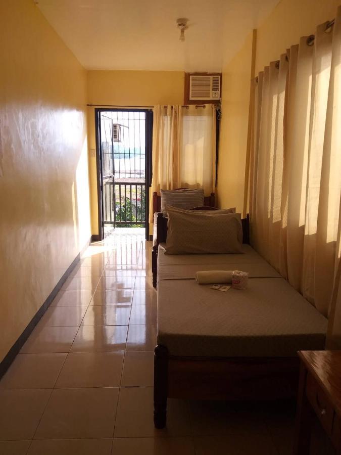 Divine Castle Travelers Inn Coron Exterior photo