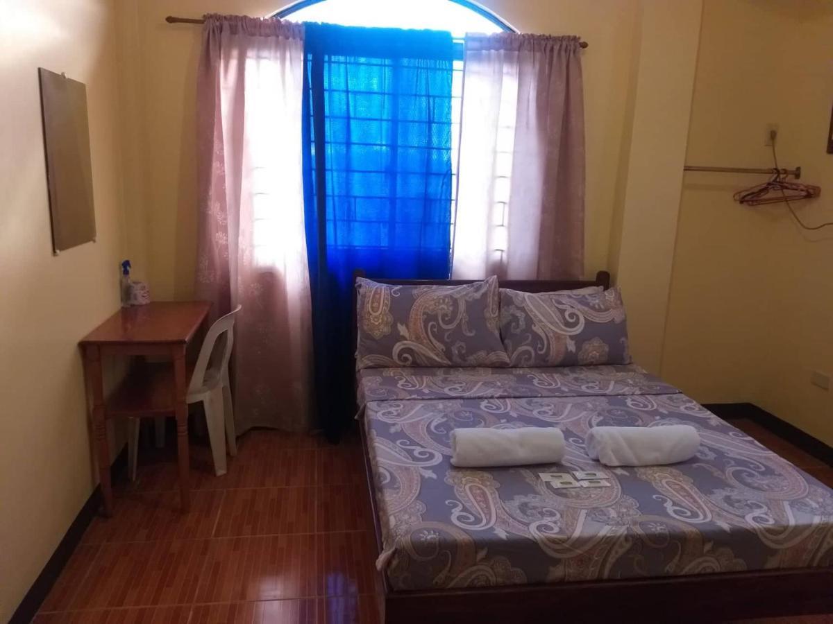 Divine Castle Travelers Inn Coron Exterior photo