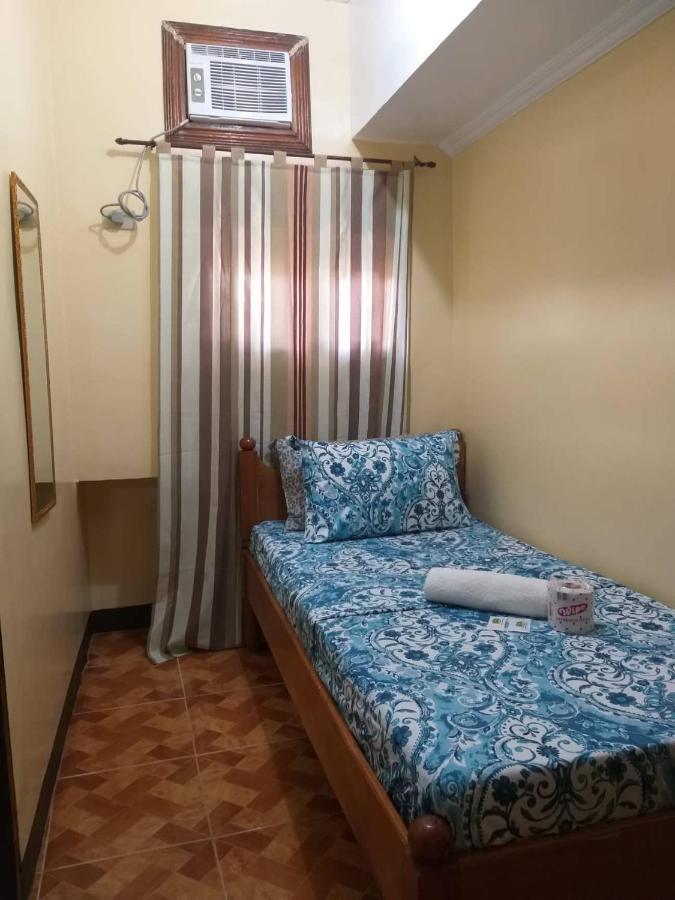Divine Castle Travelers Inn Coron Exterior photo