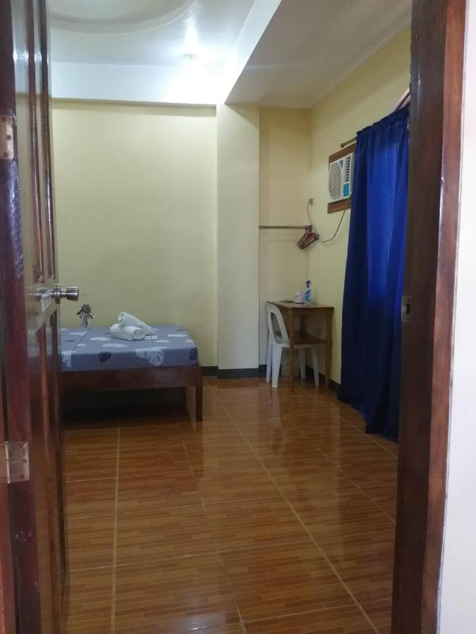 Divine Castle Travelers Inn Coron Exterior photo