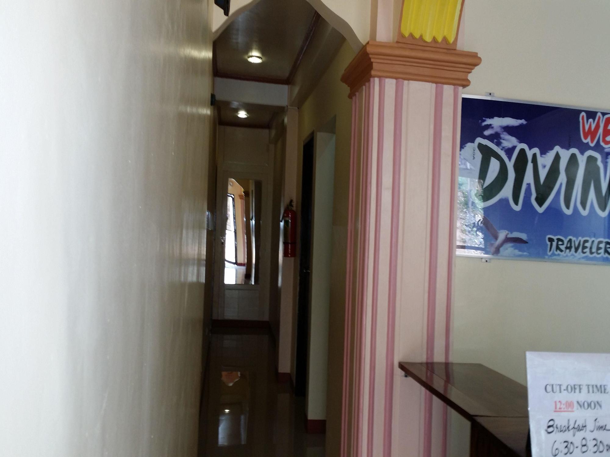 Divine Castle Travelers Inn Coron Exterior photo
