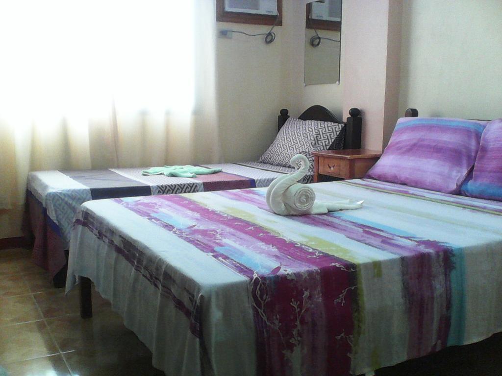 Divine Castle Travelers Inn Coron Exterior photo