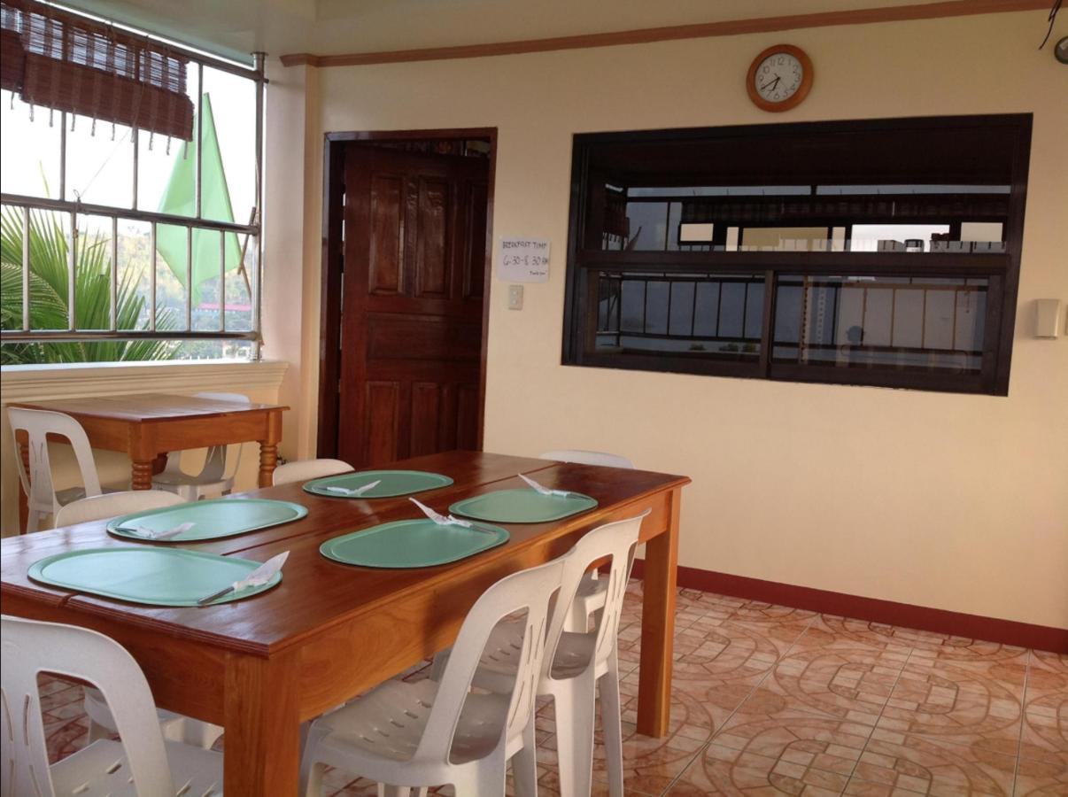 Divine Castle Travelers Inn Coron Exterior photo