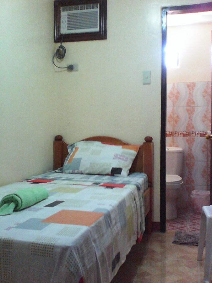 Divine Castle Travelers Inn Coron Exterior photo