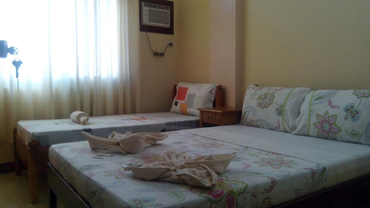 Divine Castle Travelers Inn Coron Exterior photo