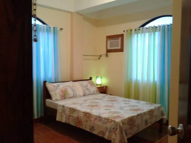 Divine Castle Travelers Inn Coron Exterior photo