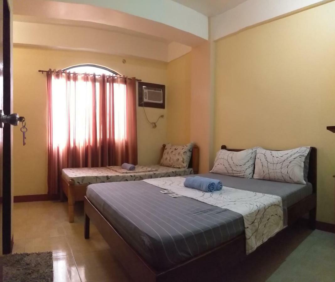 Divine Castle Travelers Inn Coron Exterior photo